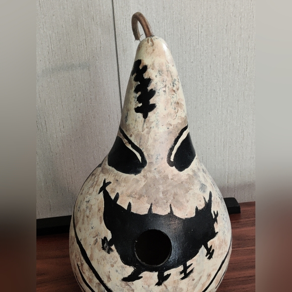 New Handmade Gourd ( Oogie Boogie) Birdhouse. - Picture 3 of 7